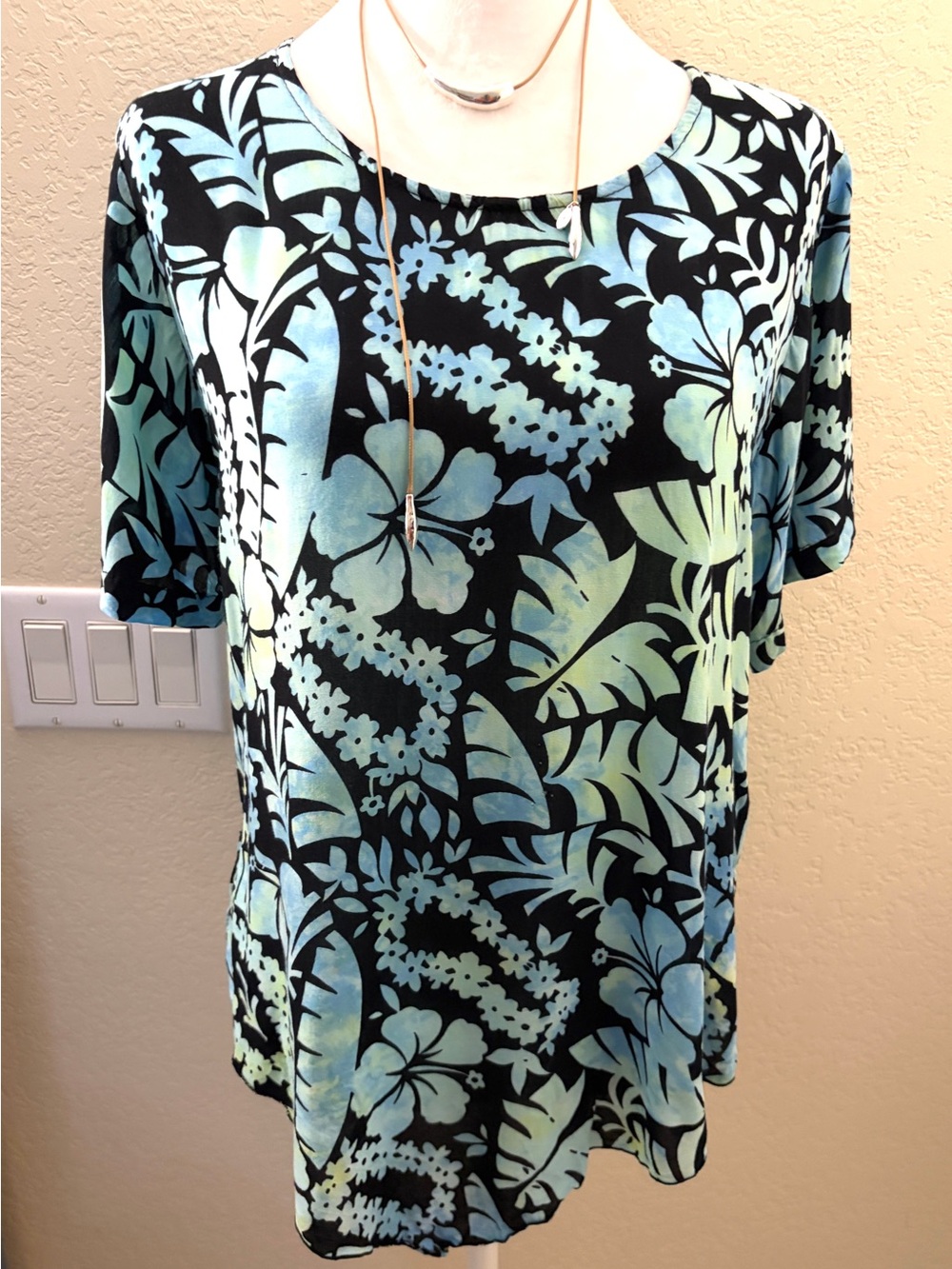 Blue GingerWomen’s Floral Rayon Blouse in Mint Green Black and Blue